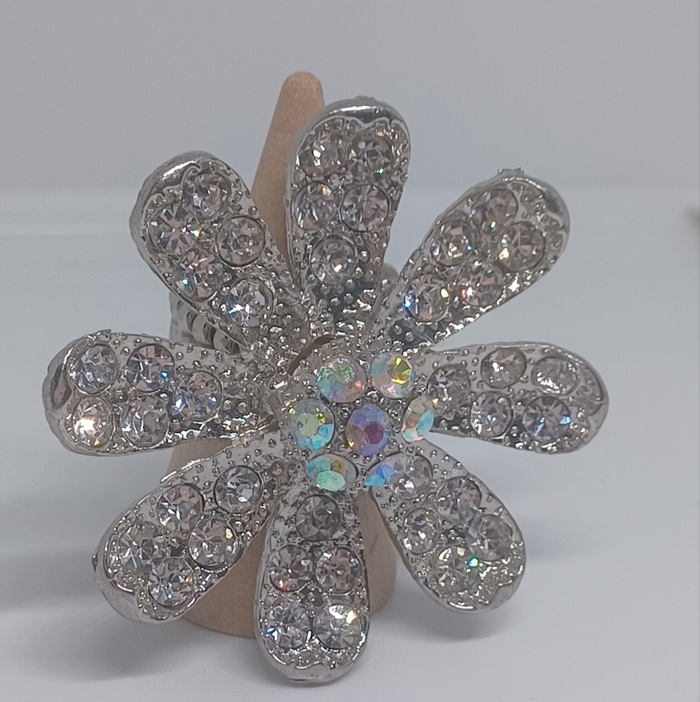 Silvertone Cocktail Rhinestone Flower Stretch Ring - Picture 3 of 13